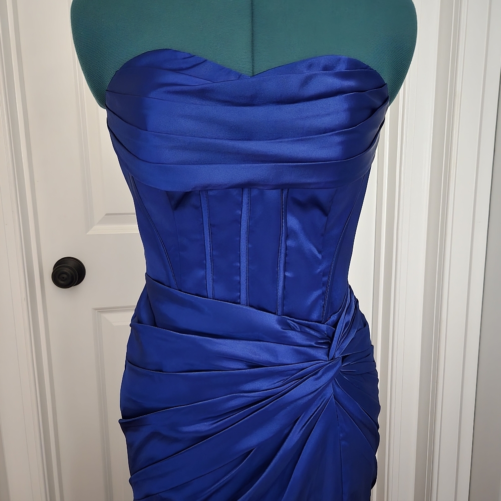 Elegant Blue Strapless Evening Gown - Picture 3 of 7